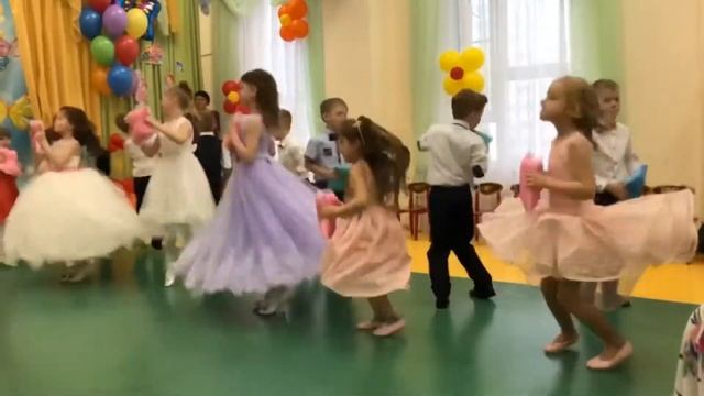 Выпускной 2018г. Часть 2. Танец с подушками. смотреть онлайн