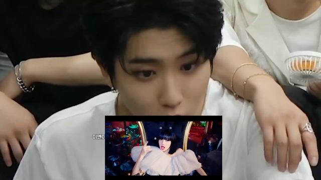 STRAY KIDS REACTION TO BLACKPINK - 'HOW YOU LIKE THAT' M/V смотреть онлайн