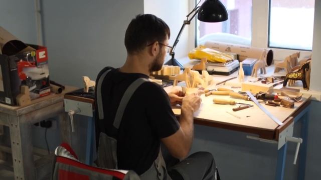 Создание деревянной лошадки смотреть онлайн