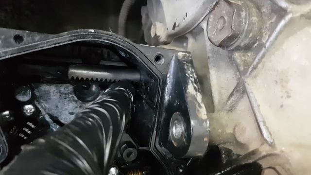 Прадо 120, Gx470. Замена сальника сервопривода включения центрального дифференциала. смотреть онлайн