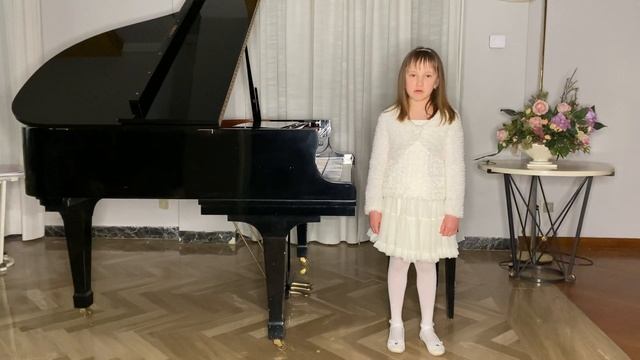 Sofia Bonechi- ( 8 anni)recitazione “Nonna “стихотворение «Бабушка»” смотреть онлайн