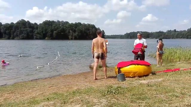Озеро "Полонское" (возле Витебска), катание на банане по воде смотреть онлайн