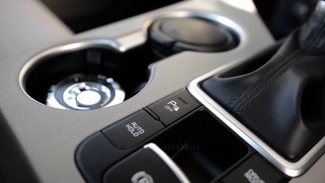 Kia SPORTAGE Alpha or Hyundai Elantra GLS - Which 1 to BUY? смотреть онлайн