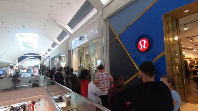 Как я 2 дня стоял в очереди в Apple Store за Watch 5 и iPhone 11 Pro смотреть онлайн