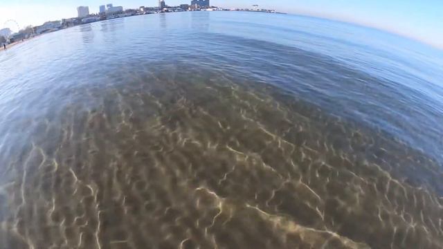 #Анапа#Сегодня 30.12.2021.#Центральный пляж.#Чёрное море.Зимнее купание в море. смотреть онлайн