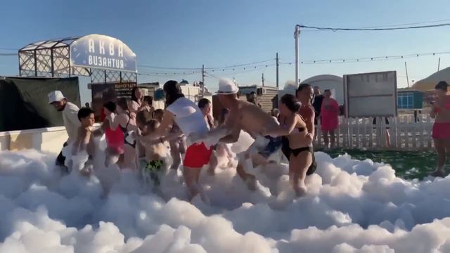 ОТДЫХАЕМ, ОБСУЖДАЕМ ИМЯ СЫНА) . А У НАС РАБОТА КИПИТ) 26.08.23. смотреть онлайн