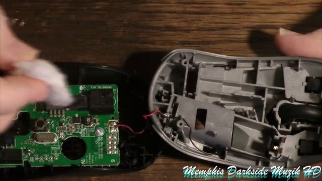 Logitech Wireless Mouse 215 Disassembly & Cleaning (English) (1080p) смотреть онлайн