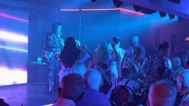 Suspicious Minds - Elvis by Victor Andrews, Benidorm смотреть онлайн