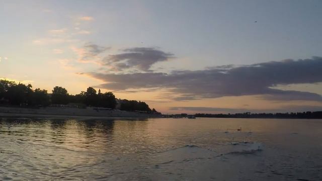 Sunset on the river Danube смотреть онлайн