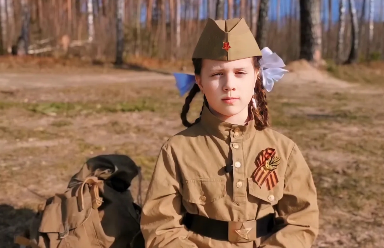 Показала пример! Дети читают стихи о войне и подвиге солдат к 9 мая. Стих про войну детям на конкурс смотреть онлайн