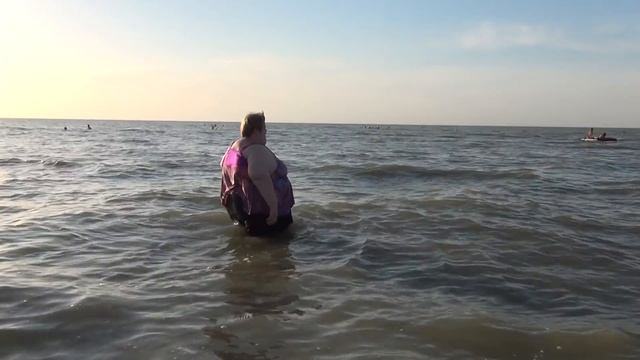 Маха Колобок на пляже с закадровой Инной смотреть онлайн