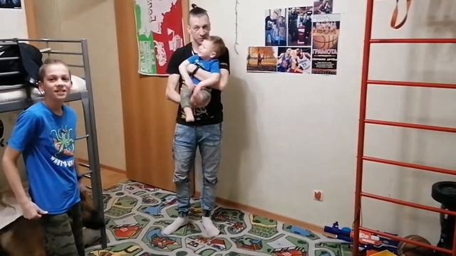 Трюки дома. Как научиться делать стойку на руках. смотреть онлайн