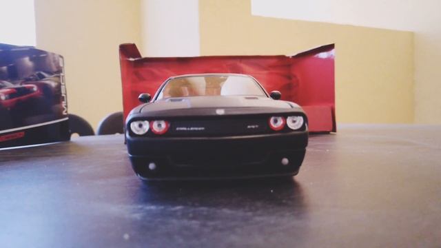 Maisto 1:24 2008 Dodge Challenger смотреть онлайн