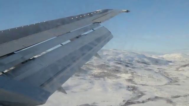 Landing at the Tromsø airport in winter смотреть онлайн