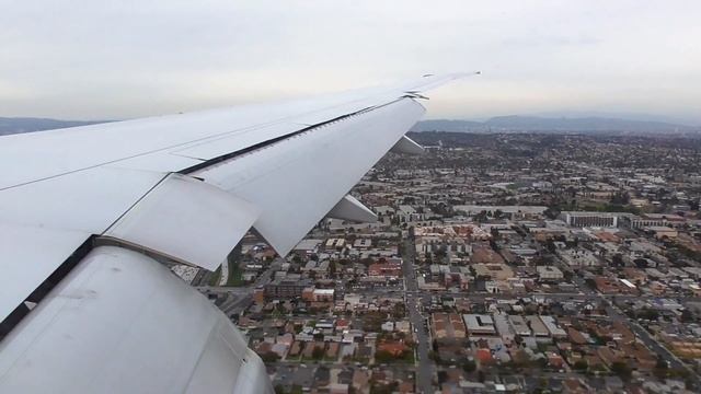 SWISS Boeing 777-300ER IMPRESSIVE APPROACH And LANDING At Los Angeles Airport (LAX)