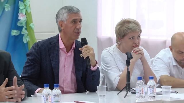 АНАТОЛИЙ БЫКОВ ВСТРЕТИЛСЯ С ЖИТЕЛЯМИ ГОРОДА НАЗАРОВО. смотреть онлайн