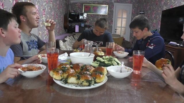 МУКБАНГ.  Борщ. Пампушки.  Без взрослых