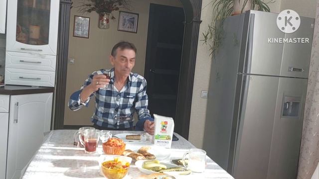 1617. ЗА СТОЛОМ С ТЁТУШКОЙ! смотреть онлайн