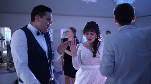 ЖАРКИЕ ТАНЦЫ НА СВАДЬБЕ СМОТРЕТЬ НЕ ПОВТОРИТЬ смотреть онлайн