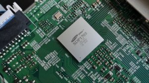 Samsung QLED 2018 One Connect Box inside