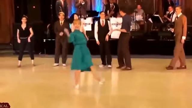 НРАВИШЬСЯ МНЕ ТЫ! Вот это танец!!! смотреть онлайн