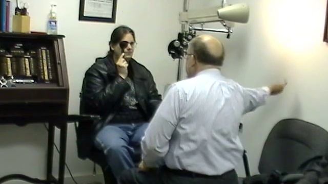Photophobia Reduction with Microprisms (Part 3 - Confrontation Fields and Finger Counting) смотреть онлайн