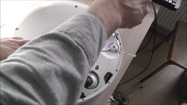 Как поменять аккумуляторную батарею на роботе пылесосе Xiaomi Mi Robot Vacuum Cleaner ? смотреть онлайн
