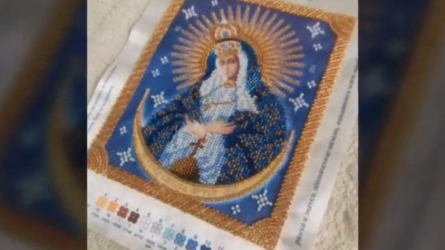 Слайд шоу(фото) вышивки процесса бисером Икона Божья Матерь Остробрамская смотреть онлайн