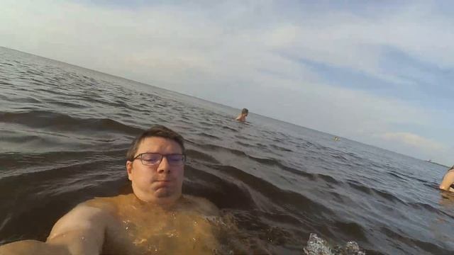 Купаюсь в Белом озере. Съёмка под водой. смотреть онлайн