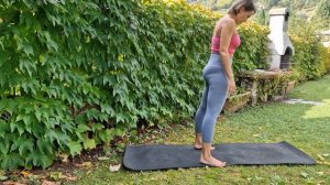 Как делать приседания и не травмировать колени и спину. Техника для всех.