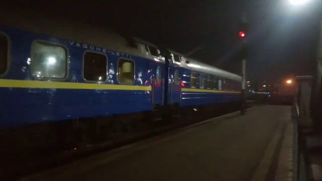 чмэ3т-7320 подает вагоны 67 Киев Варшава ст. Киев пасс(2)