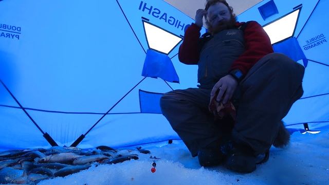 Клёвая зимняя рыбалка на Печоре, практически в черте города Нарьян Мар смотреть онлайн