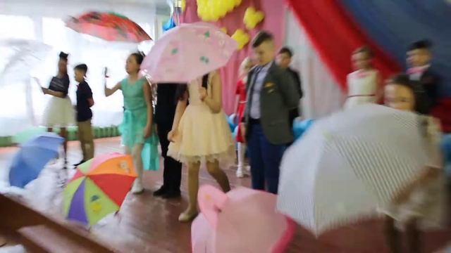 Танец с зонтиками )) смотреть онлайн