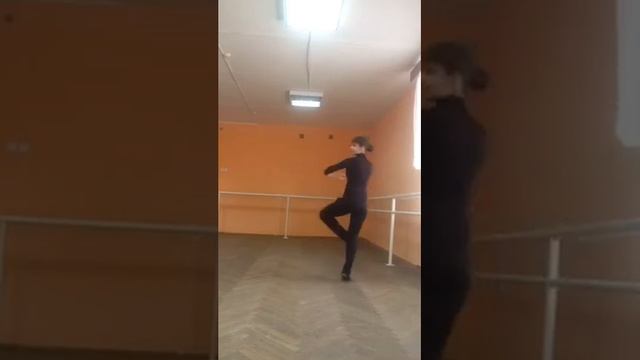 Классический станок для старших на середине: вращение на месте, chaine, tour en dedans. смотреть онлайн