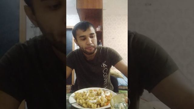 #макарошки # с тушёнкой #и салатиком #