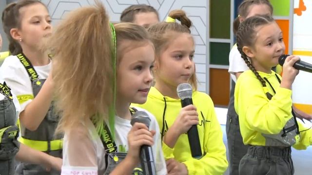Номер «Маму огорчать не надо» от группы «Селфи» музыкального центра «Волшебный микрофон» смотреть онлайн