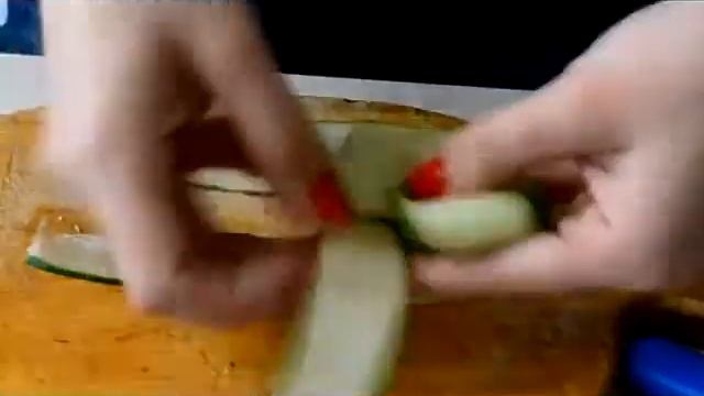 Полезные кулинарные советы Как красиво нарезать огурцы и помидоры смотреть онлайн