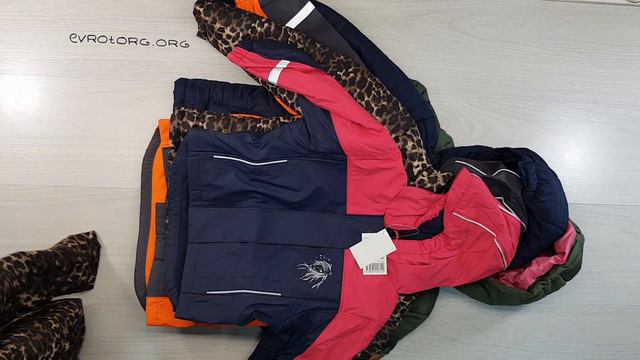 F1 03911 Kids jackets action (Детские куртки ) 3,75 кг. 17,50€ за кг. 10 шт. смотреть онлайн