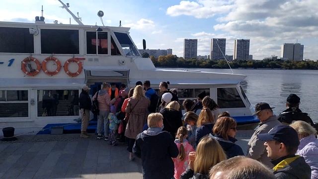 Из Северного речного вокзала в Тушино: в Москве запустили ПАРОМ // Время в пути 10мин. - Цена 42р.! смотреть онлайн