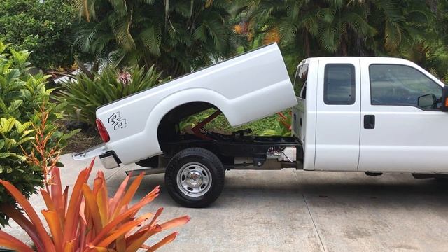 2016 Ford F-250 SuperDuty 4x4 w/ Hydraulic Dump Bed смотреть онлайн