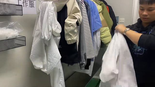 中国大哥带老挝媳妇参观广州食品厂，又吃又拿大开眼界 смотреть онлайн