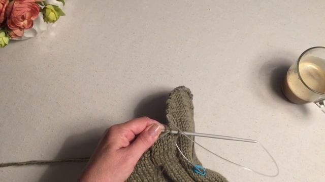 Как связать детский жилет-пончо спицами. #вязание смотреть онлайн