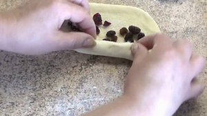 ДВА ВИДА БУЛОЧЕК С ИЗЮМОМ