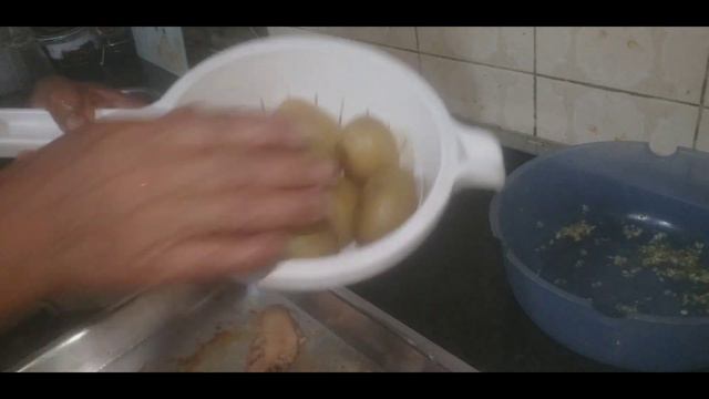 tulipa de frango assada com batatas e cebola no forno смотреть онлайн