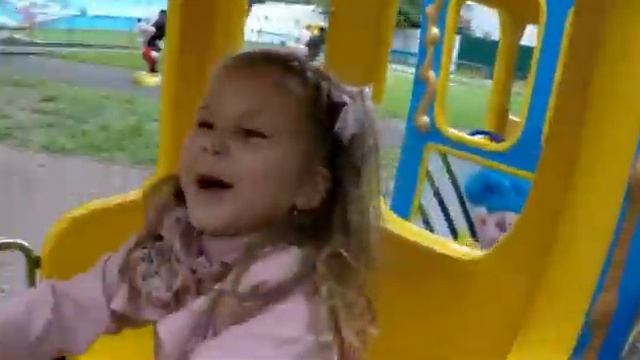 Один день из отдыха счастливой семьи в парке Фантазия, г. Владивосток смотреть онлайн