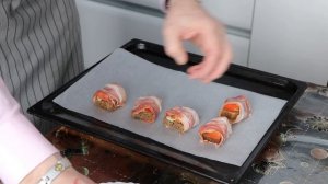 Быстрая закуска.Ржаной хлеб в беконе с чесноком и помидором в духовке.