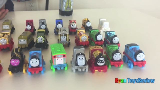 Ryan plays Thomas and Friends Minis Twist N Turn Stunt toy trains смотреть онлайн