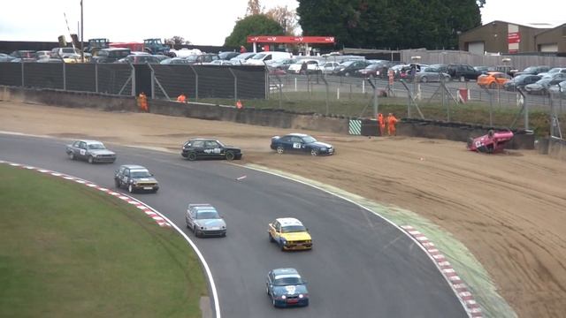 Big Crash Renault 5 Turbo Rolls 3 1/2 times At BRANDS HATCH 7/11/2010 FULL HD смотреть онлайн