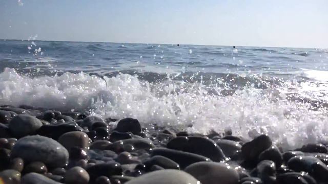 абхазия пляж волны пена смотреть онлайн