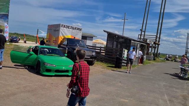 Банан (Mercedes CLS W219) на Roadside Picnic Fest 2021 смотреть онлайн